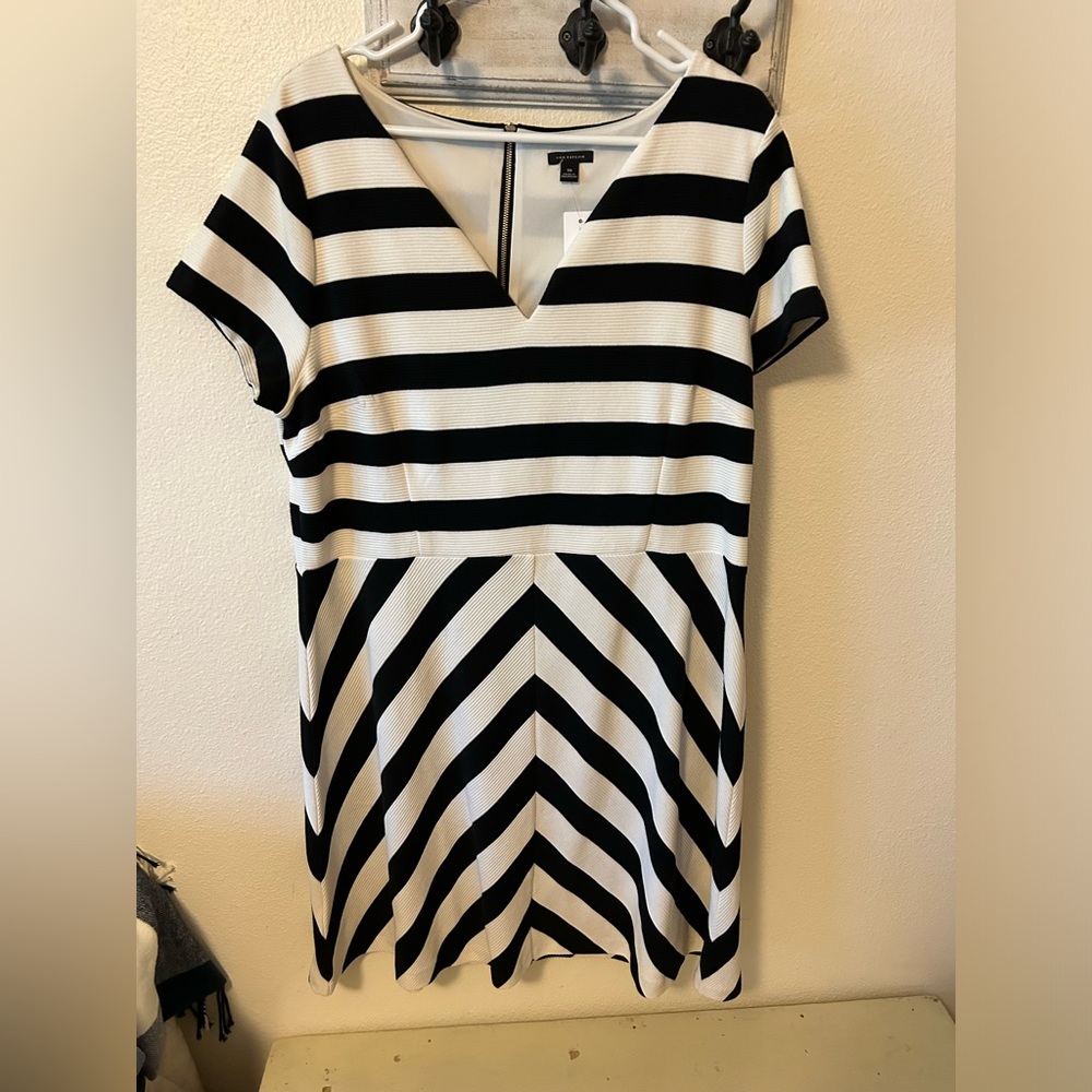 Ann Taylor Black & White dress - size 18 new w/tags